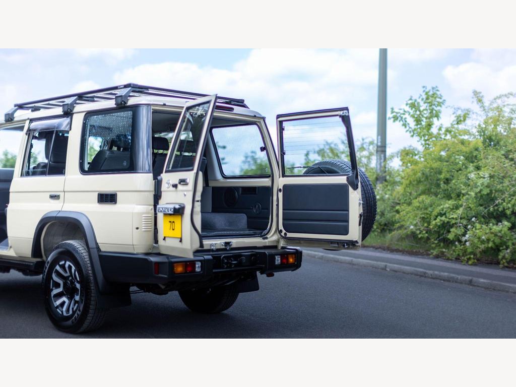 Toyota Land Cruiser - Image 5