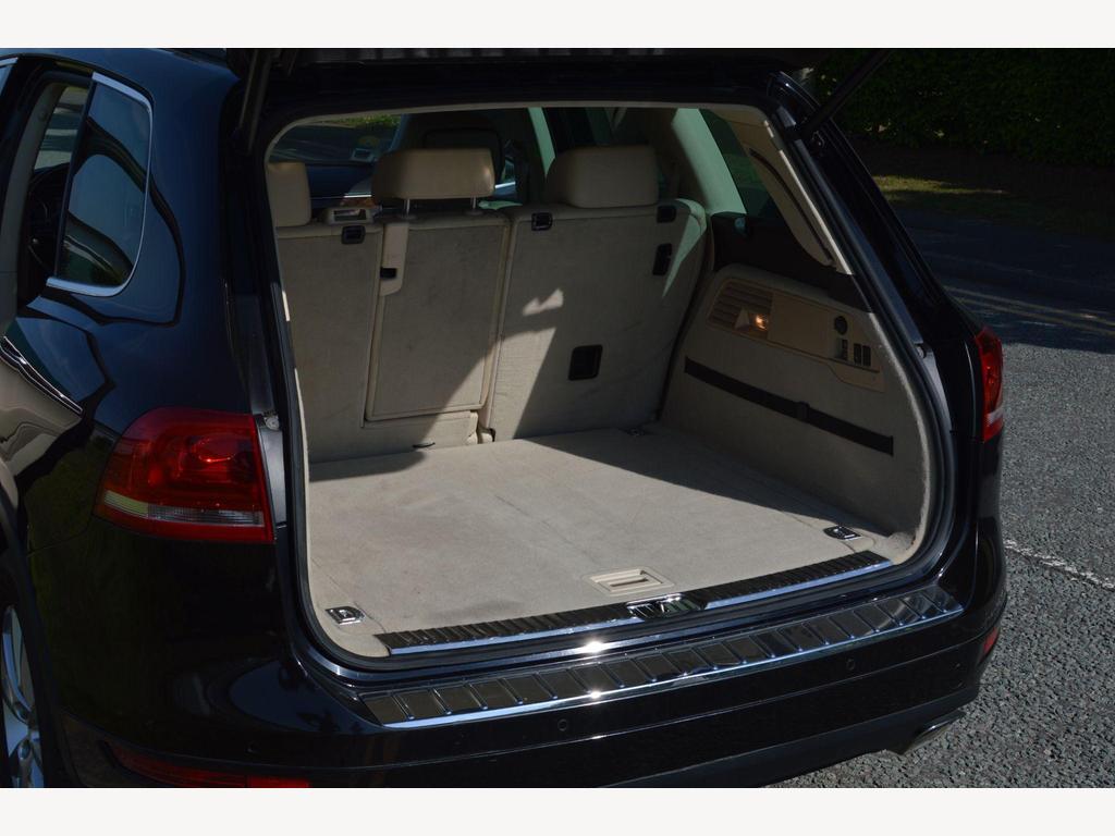 Volkswagen Touareg - Image 35
