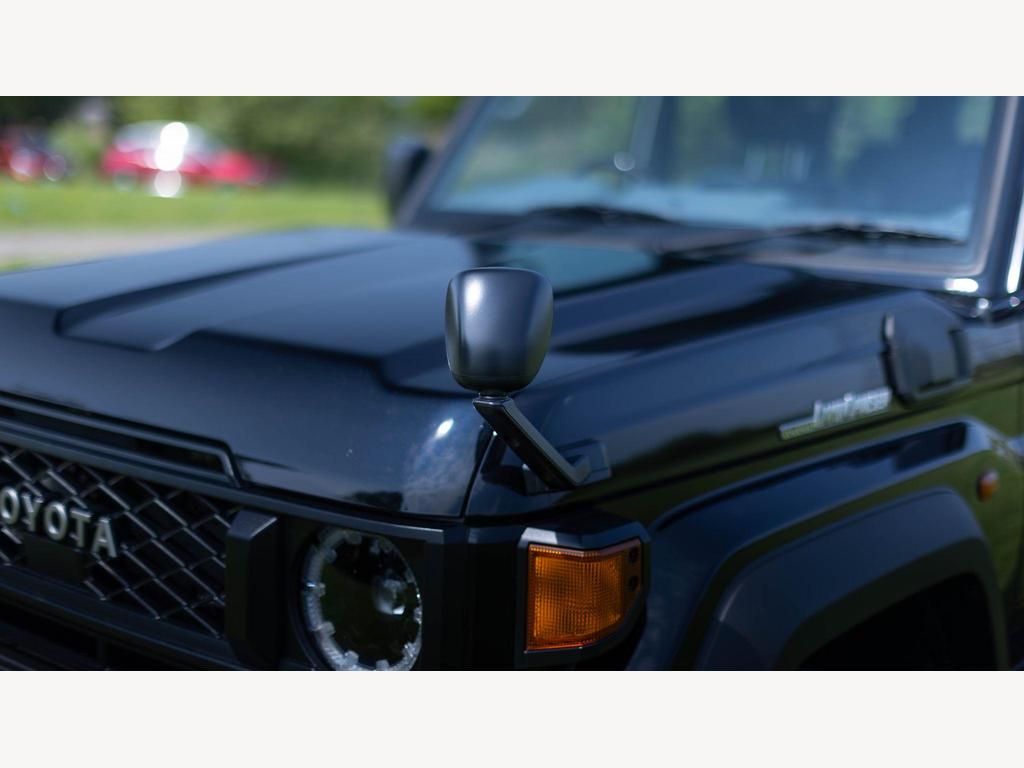 Toyota Land Cruiser - Image 11