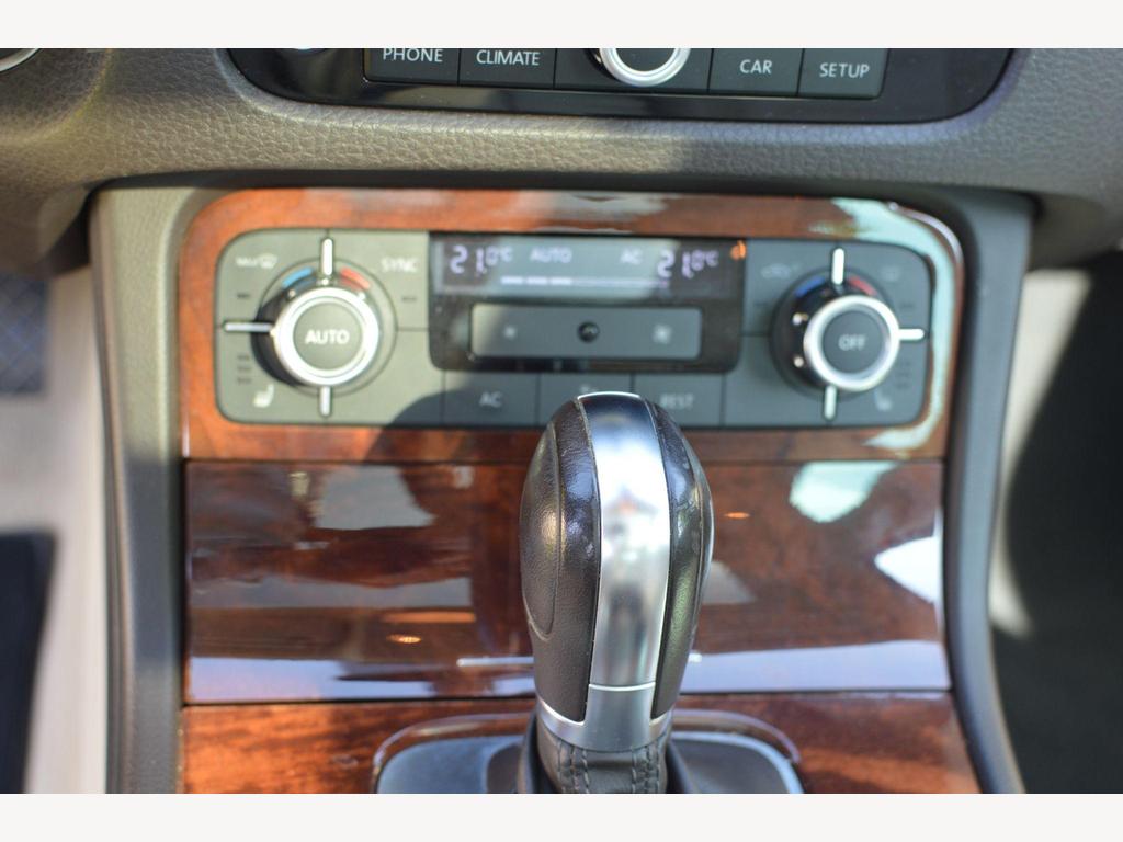 Volkswagen Touareg - Image 21
