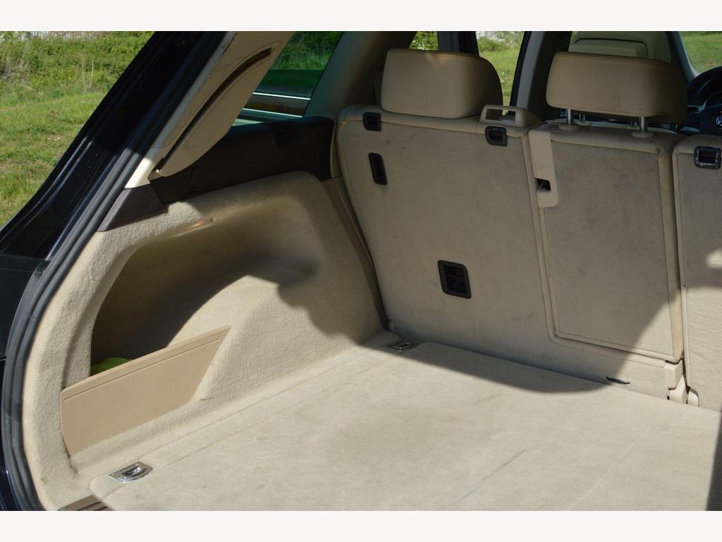 Volkswagen Touareg - Image 34
