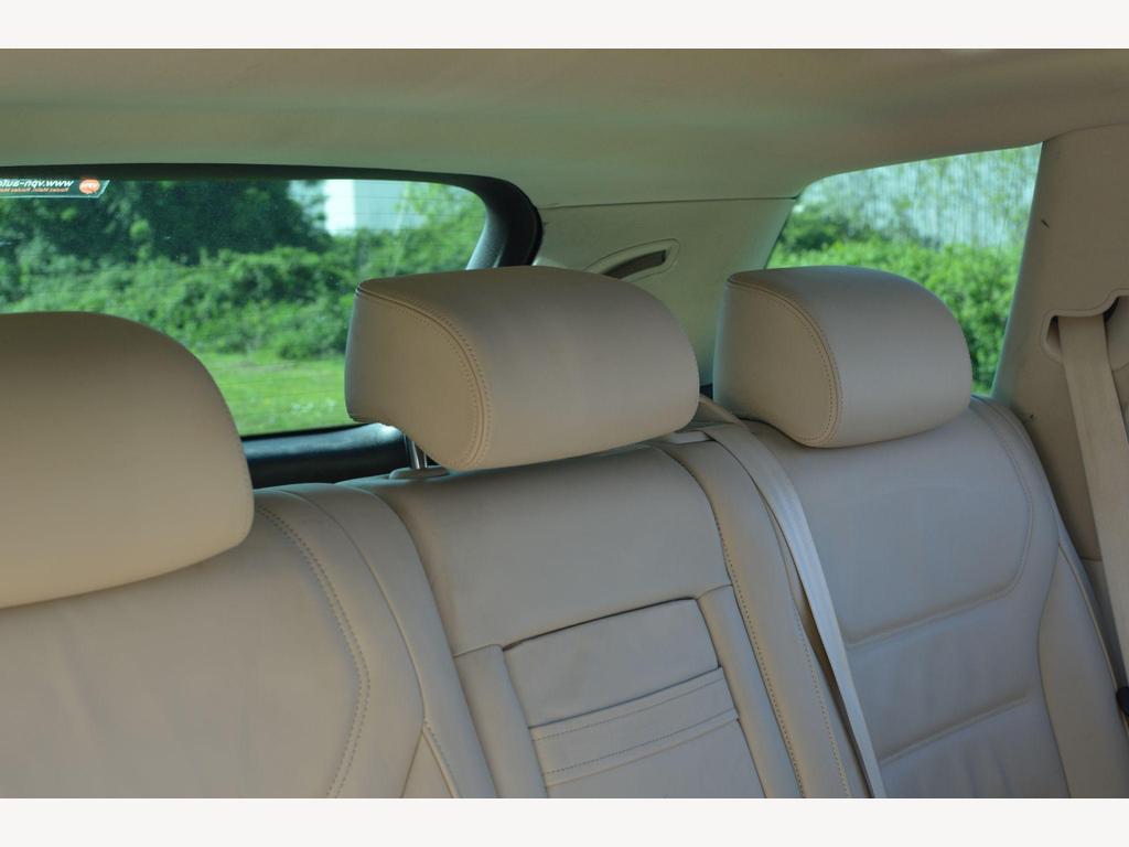 Volkswagen Touareg - Image 17