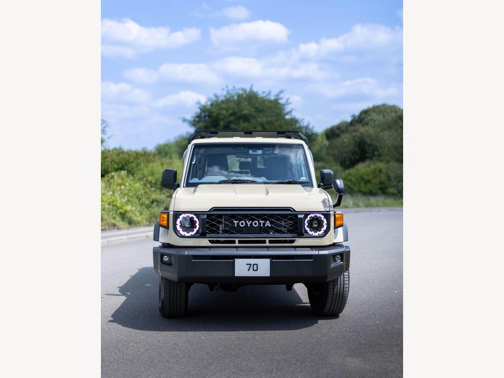 Toyota Land Cruiser - Image 7