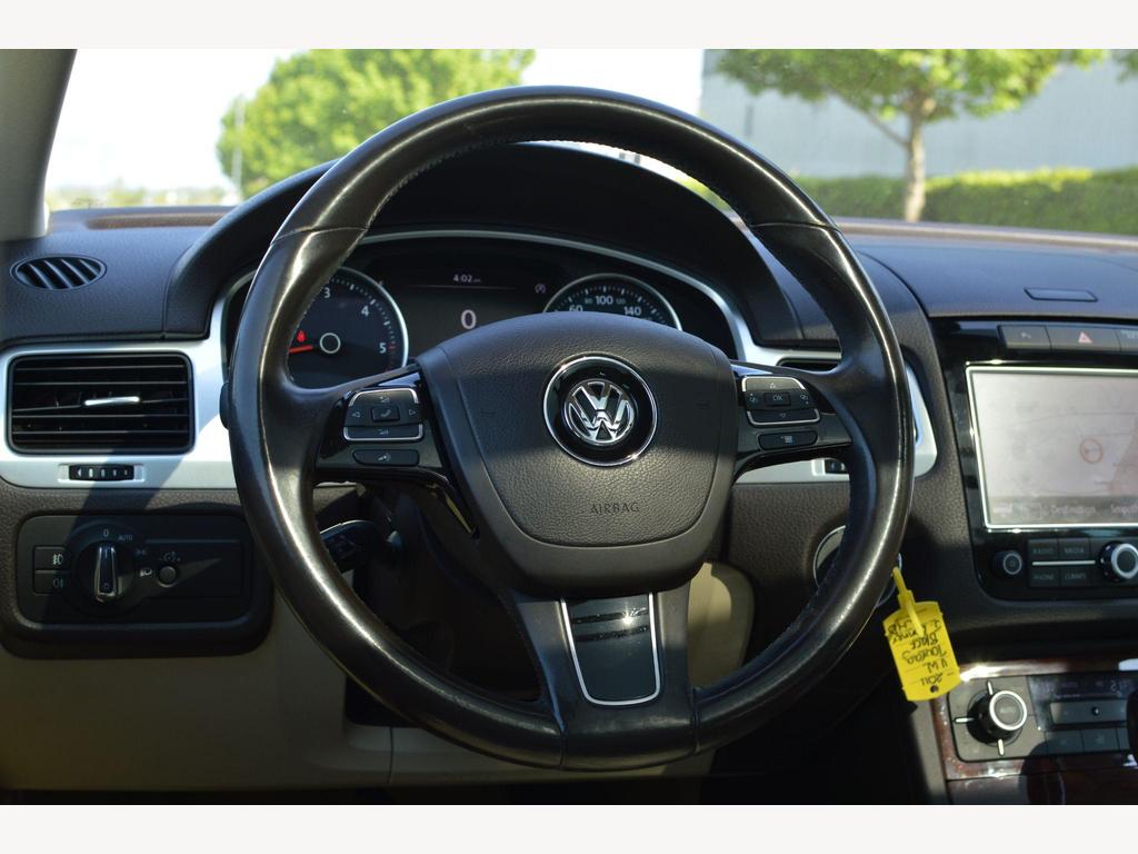 Volkswagen Touareg - Image 36