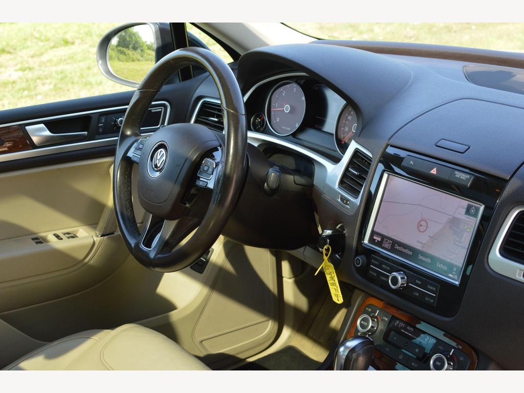 Volkswagen Touareg - Image 12