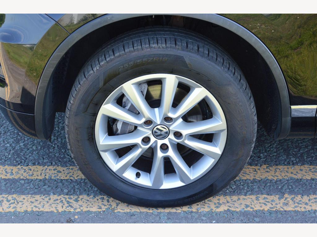 Volkswagen Touareg - Image 29