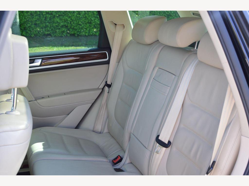 Volkswagen Touareg - Image 18