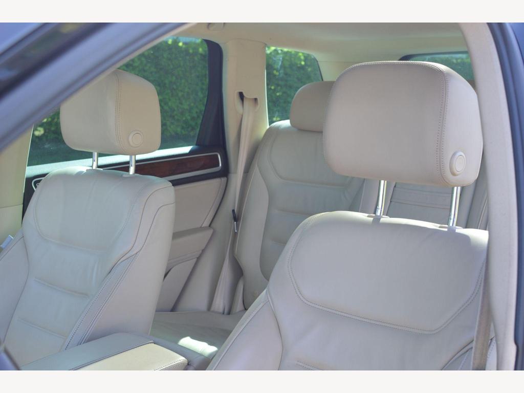 Volkswagen Touareg - Image 19