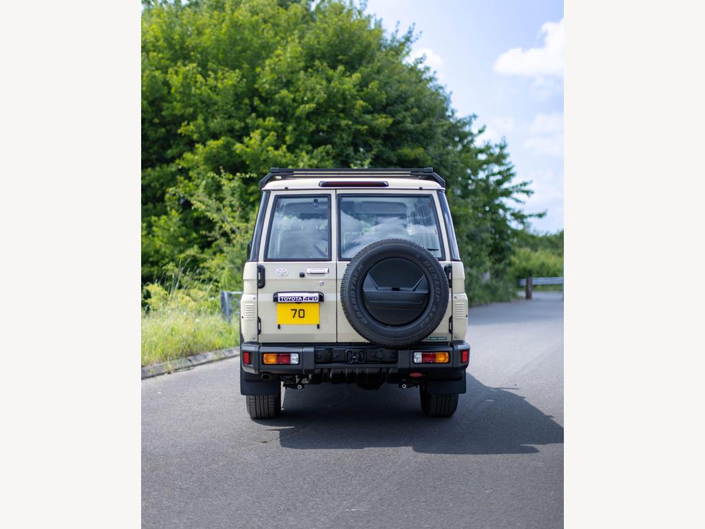 Toyota Land Cruiser - Image 21