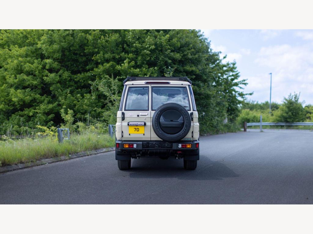 Toyota Land Cruiser - Image 22