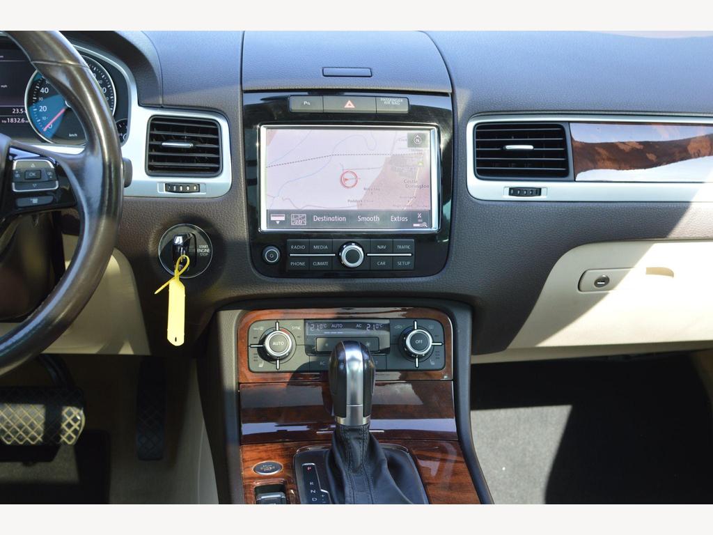 Volkswagen Touareg - Image 30