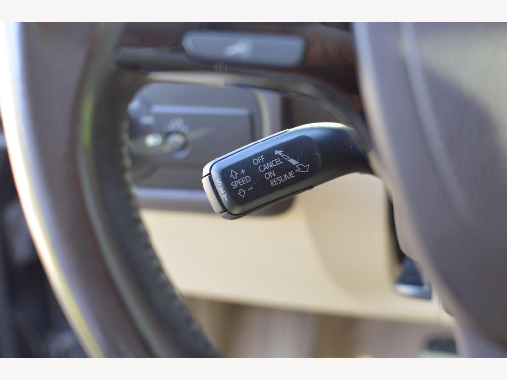 Volkswagen Touareg - Image 24