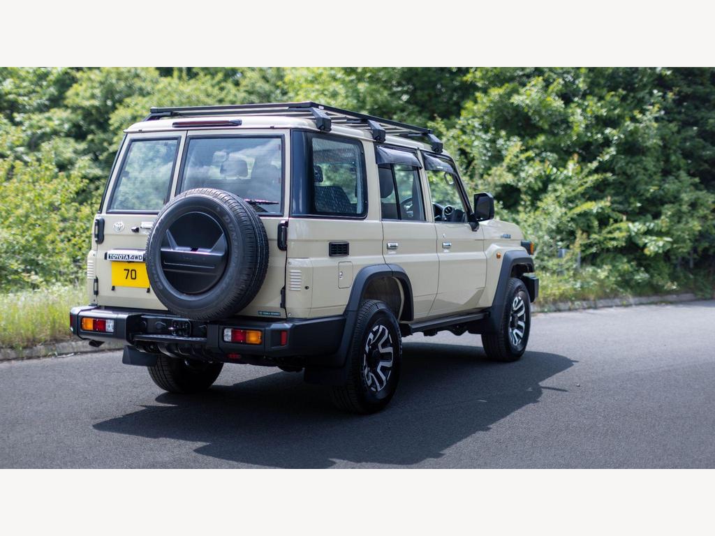 Toyota Land Cruiser - Image 32
