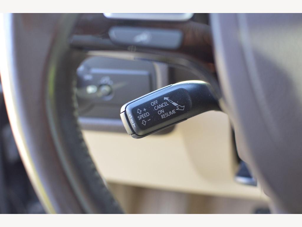 Volkswagen Touareg - Image 25