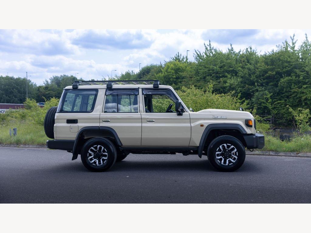 Toyota Land Cruiser - Image 27