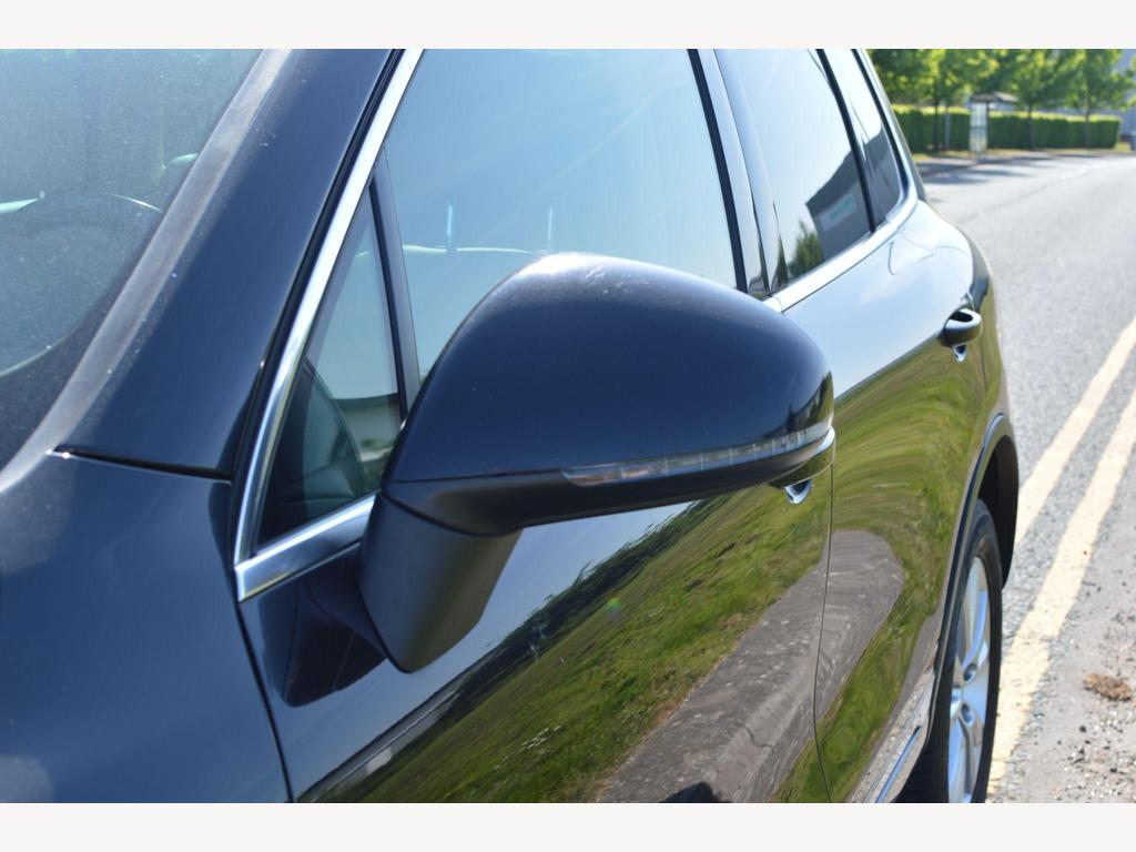 Volkswagen Touareg - Image 31