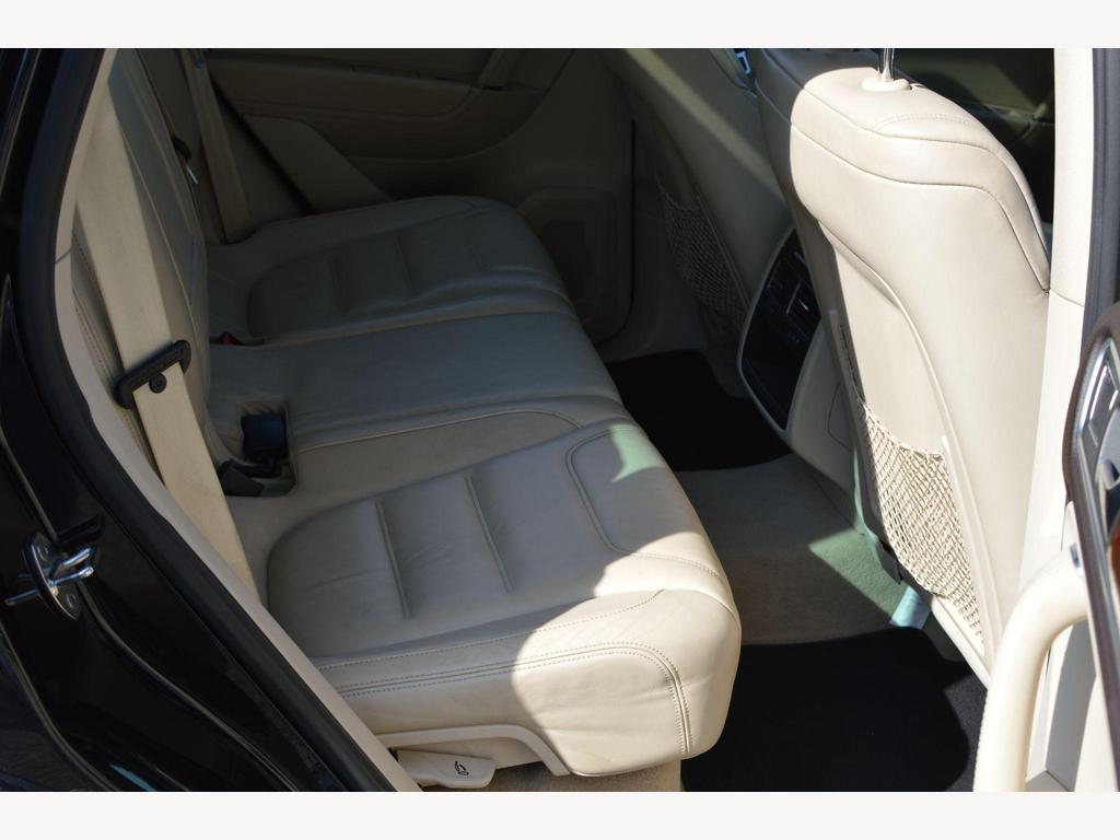 Volkswagen Touareg - Image 16