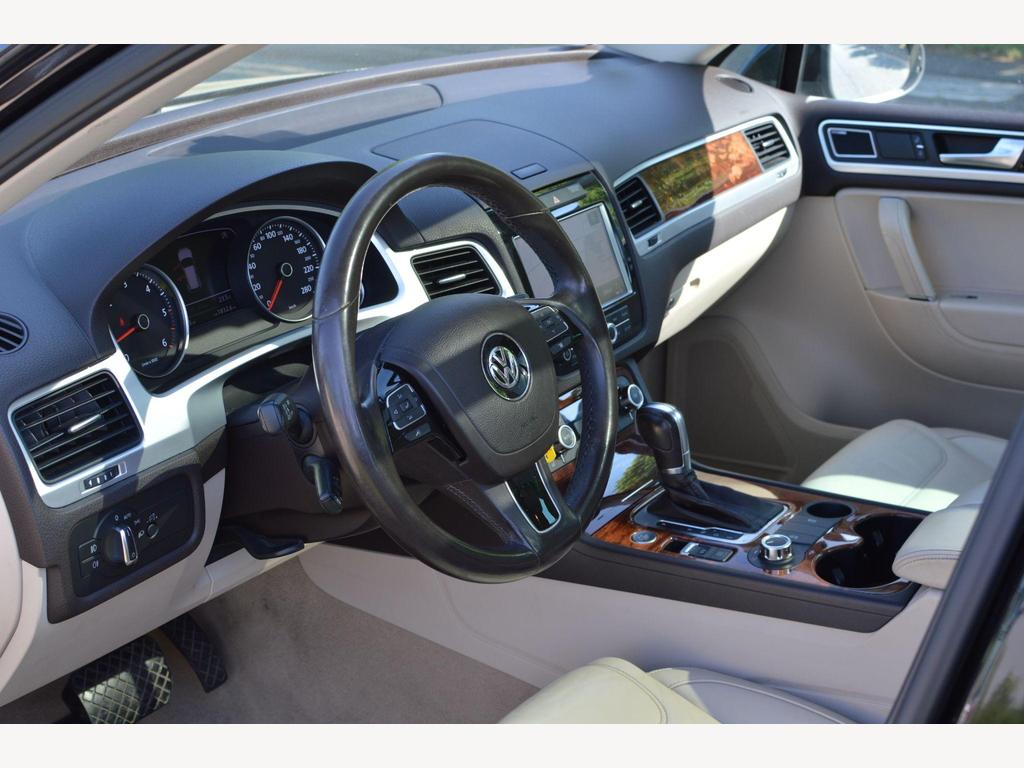 Volkswagen Touareg - Image 11